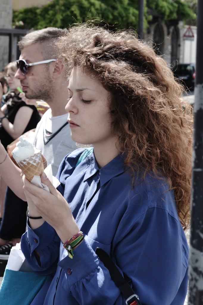 lady with gelato